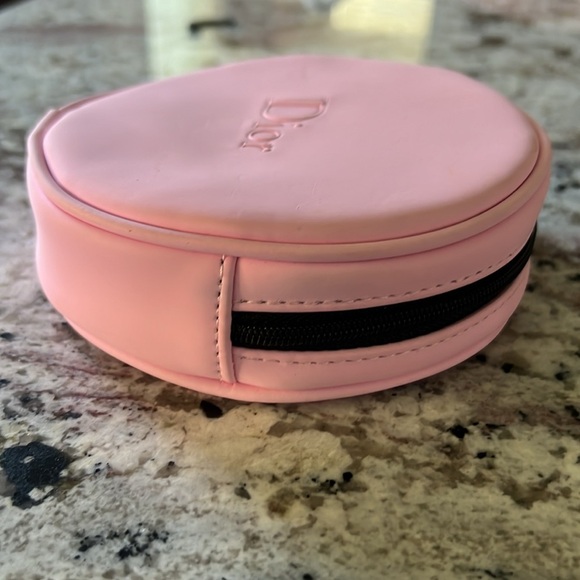Dior round pink makeup bag - Picture 12 of 13